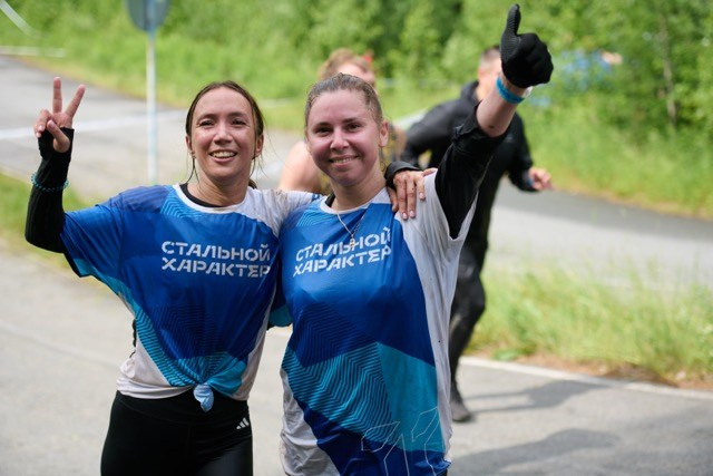 Фоторепортаж с забега Стальной характер в Сургуте, 5 июля 2025. Репортажный и семейный фотограф — Шелихов Сергей