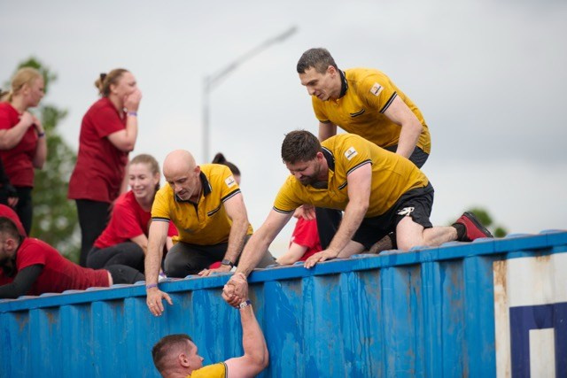 Фоторепортаж с забега Стальной характер в Сургуте, 5 июля 2025. Репортажный и семейный фотограф — Шелихов Сергей