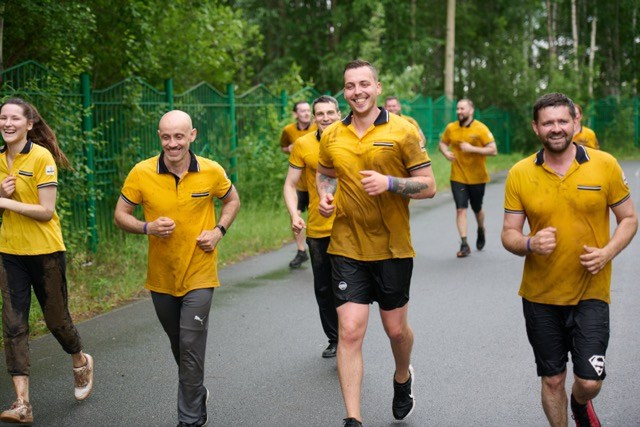 Фоторепортаж с забега Стальной характер в Сургуте, 5 июля 2025. Репортажный и семейный фотограф — Шелихов Сергей