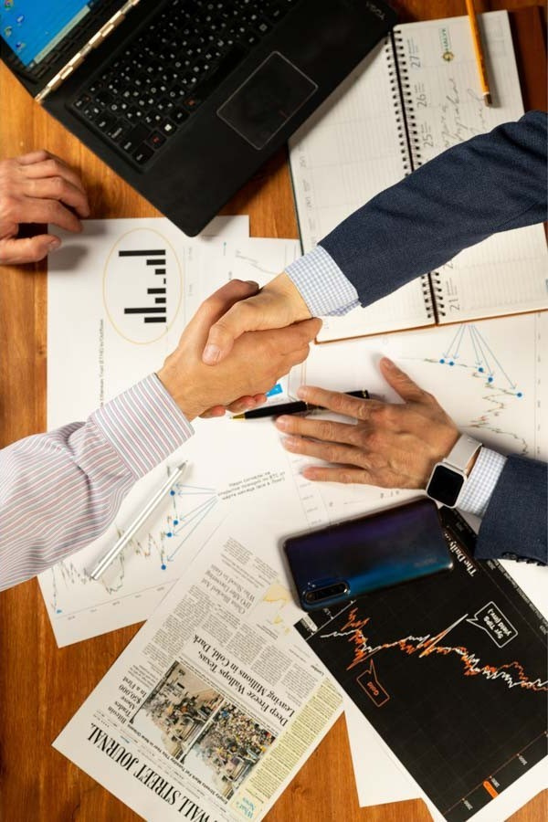 Деловой (бизнес) портрет. Фотостудия Алматы. Фотосъемка Алматы. Фотосессия Алматы. Фотокурсы. Обучение фотографии. Аренда студии