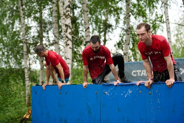 Фоторепортаж с забега Стальной характер в Сургуте, 5 июля 2025. Репортажный и семейный фотограф — Шелихов Сергей