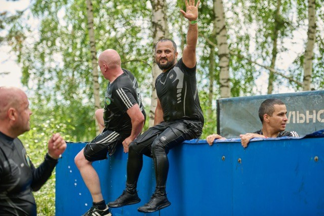 Фоторепортаж с забега Стальной характер в Сургуте, 5 июля 2025. Репортажный и семейный фотограф — Шелихов Сергей