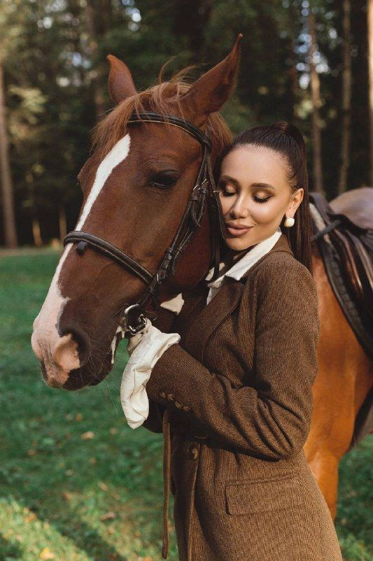Конная Фотосессия с Конкурной Лошадью в стиле «Английский шик аристократии». Victoria Radjevna Репортажный Фотограф — Видеограф Москва • Санкт-Петербург