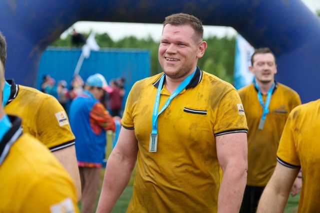 Фоторепортаж с забега Стальной характер в Сургуте, 5 июля 2025. Репортажный и семейный фотограф — Шелихов Сергей