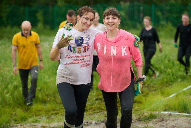 Фоторепортаж с забега Стальной характер в Сургуте, 5 июля 2025. Репортажный и семейный фотограф — Шелихов Сергей