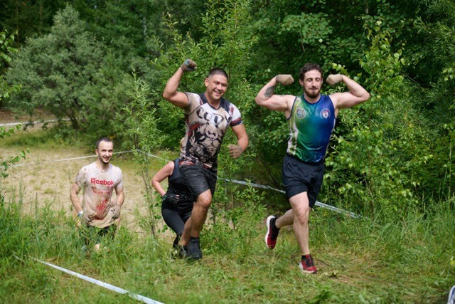 Фоторепортаж с забега Стальной характер в Сургуте, 5 июля 2025. Репортажный и семейный фотограф — Шелихов Сергей