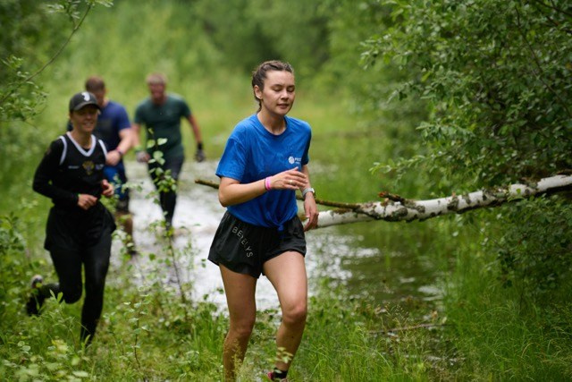 Фоторепортаж с забега Стальной характер в Сургуте, 5 июля 2025. Репортажный и семейный фотограф — Шелихов Сергей