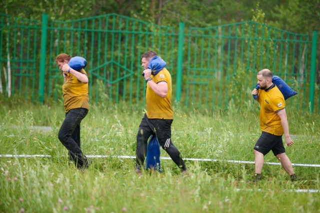 Фоторепортаж с забега Стальной характер в Сургуте, 5 июля 2025. Репортажный и семейный фотограф — Шелихов Сергей