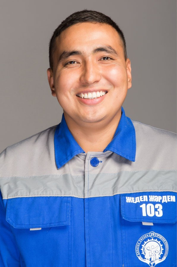 Деловой (бизнес) портрет. Фотостудия Алматы. Фотосъемка Алматы. Фотосессия Алматы. Фотокурсы. Обучение фотографии. Аренда студии