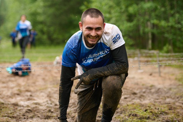 Фоторепортаж с забега Стальной характер в Сургуте, 5 июля 2025. Репортажный и семейный фотограф — Шелихов Сергей