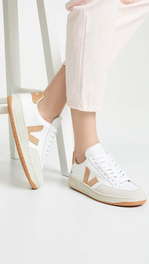 Съемка кроссовок для создания стильных и функциональных образов