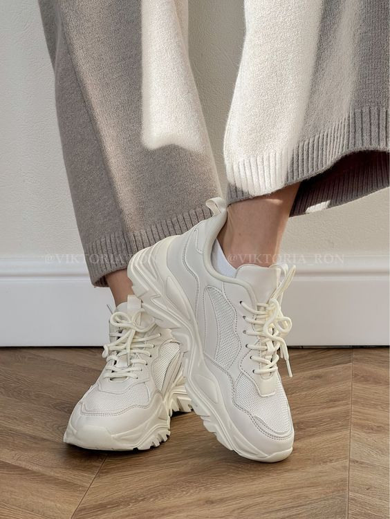 Профессиональная съемка кроссовок для рекламы и социальных сетей