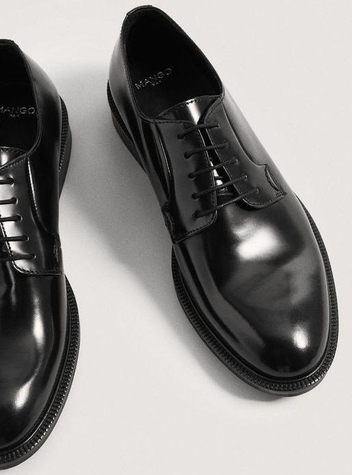 Предметное фото обуви - стильные и удобные аксессуары для вашего повседневного использования.