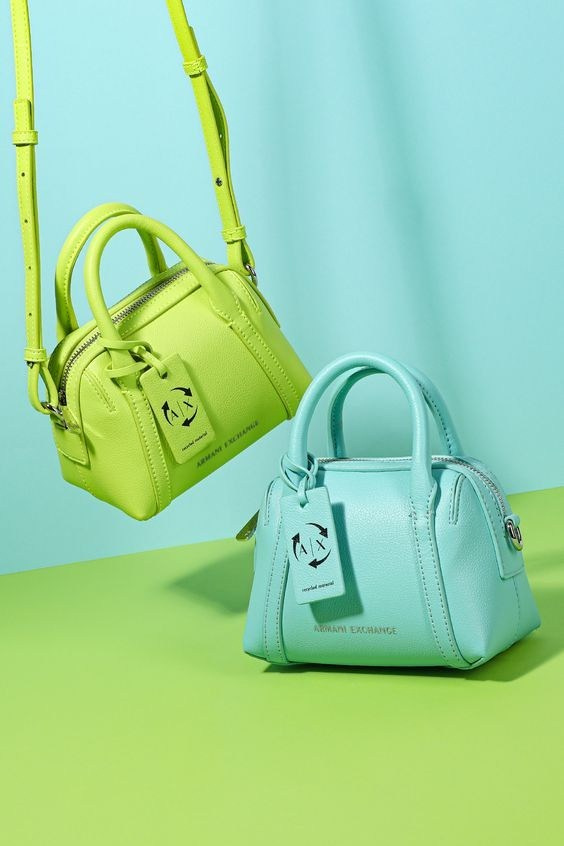 Предметное фото сумок - модные и удобные решения для вашей повседневной жизни.