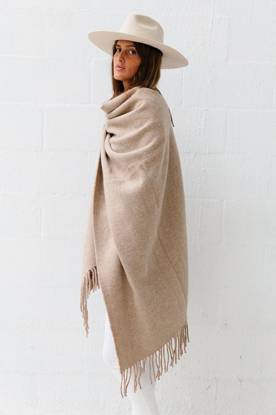 Эффектная съемка палантинов для визуализации их универсальности