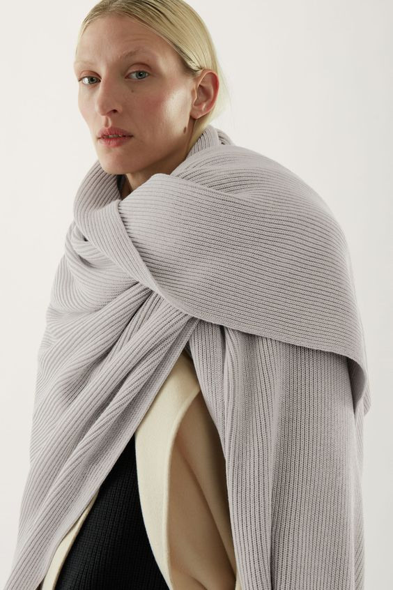 Эффектная фотосъемка палантинов для демонстрации разнообразных фактур