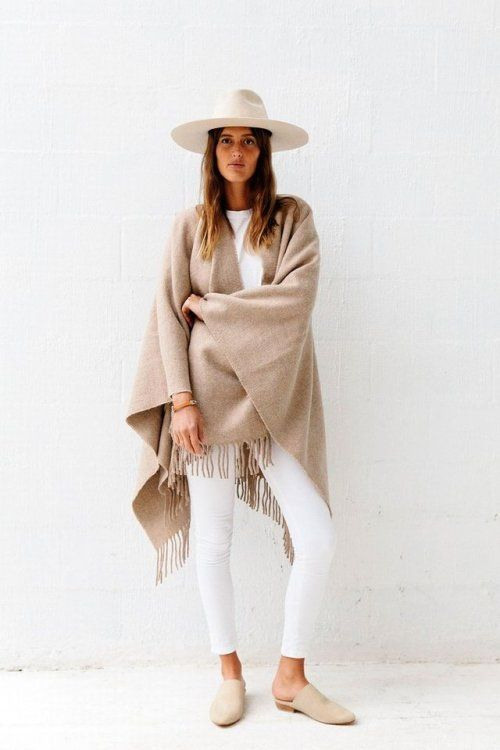 Профессиональная предметная съемка палантинов с акцентом на текстуру ткани