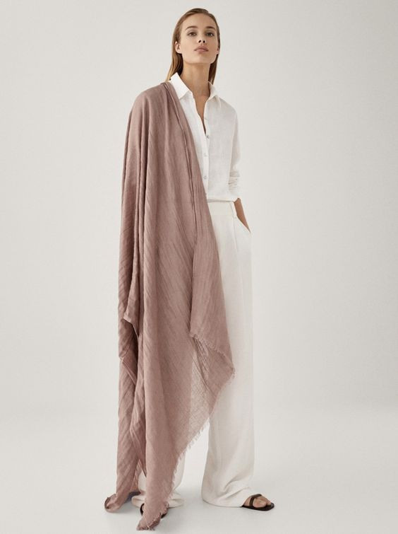 Креативная съемка для демонстрации разных способов ношения палантинов