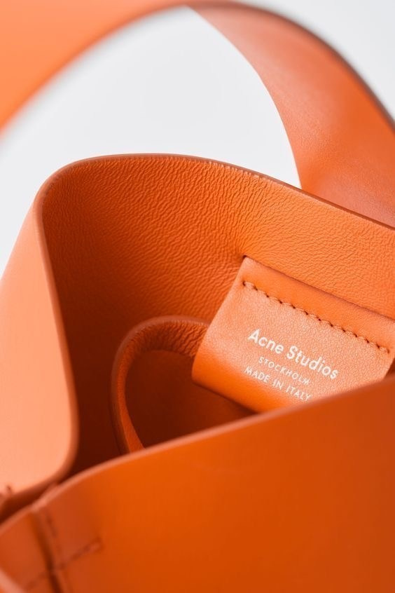 Предметное фото сумок - элегантные и удобные модели для вашей жизни.