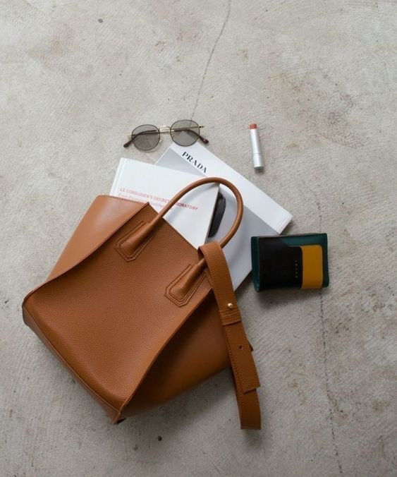 Предметное фото сумок - модные и практичные решения для каждого дня.