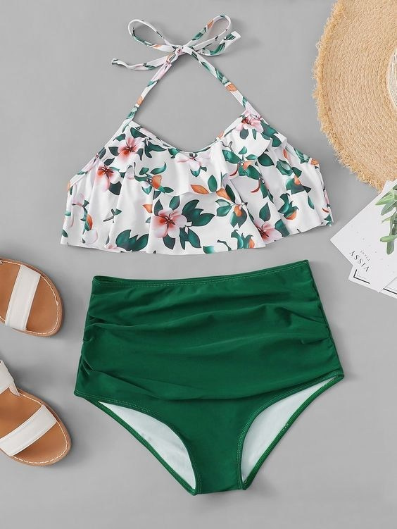 Предметное фото - практичные слипы и бикини.