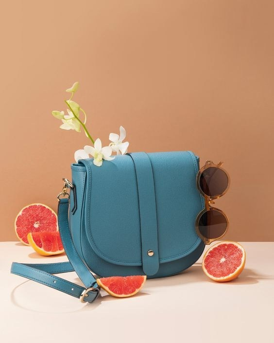 Предметное фото сумок - функциональные и модные модели для вашего комфорта.