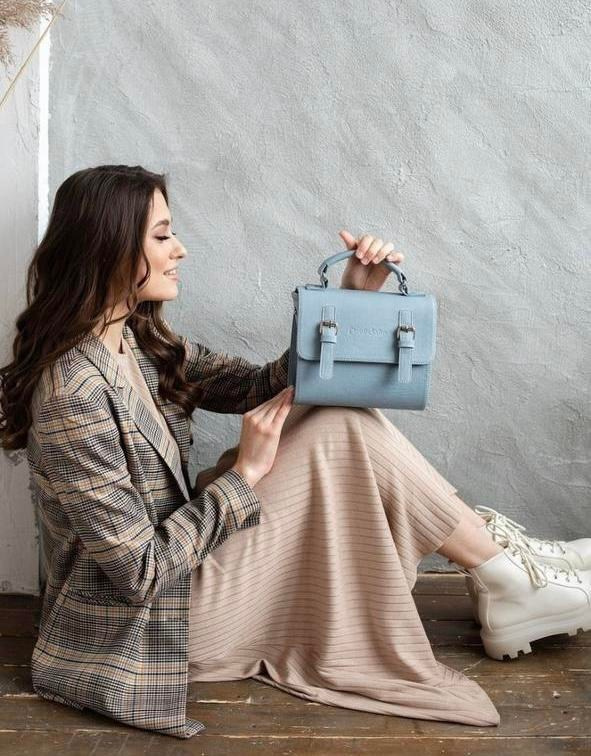 Предметное фото сумок - удобные и модные аксессуары для вашего комфорта.