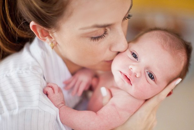 Фотосессия новорожденных в Москве дома и в студии от фотографа новорожденных. Фотосессия в студии в Москве от профессионального фотографа услуги по доступным ценам