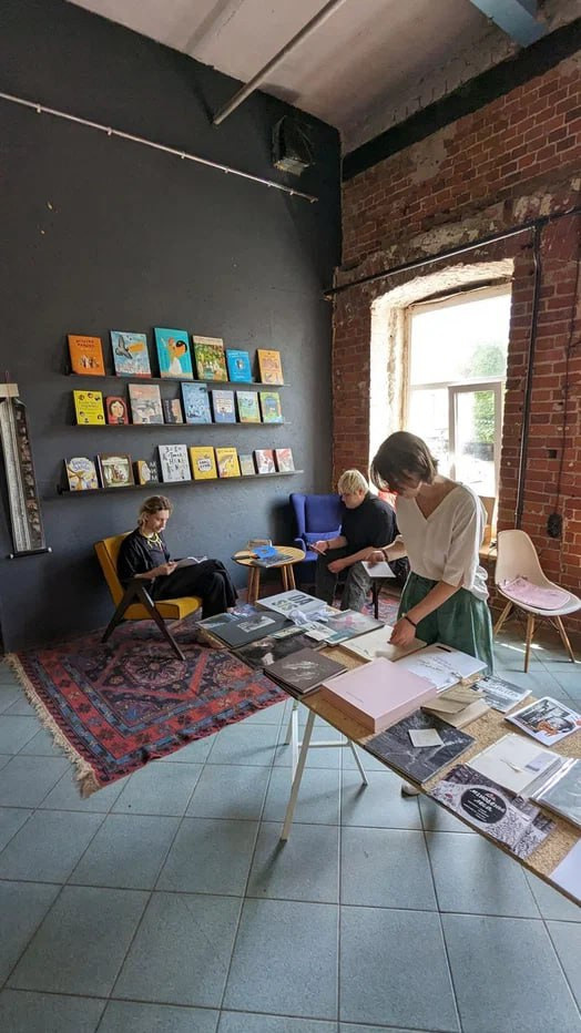 Olga Mikhalchuk is reading a lecture at Trokotazhka place. Olga Mikhalchuk, visual artist