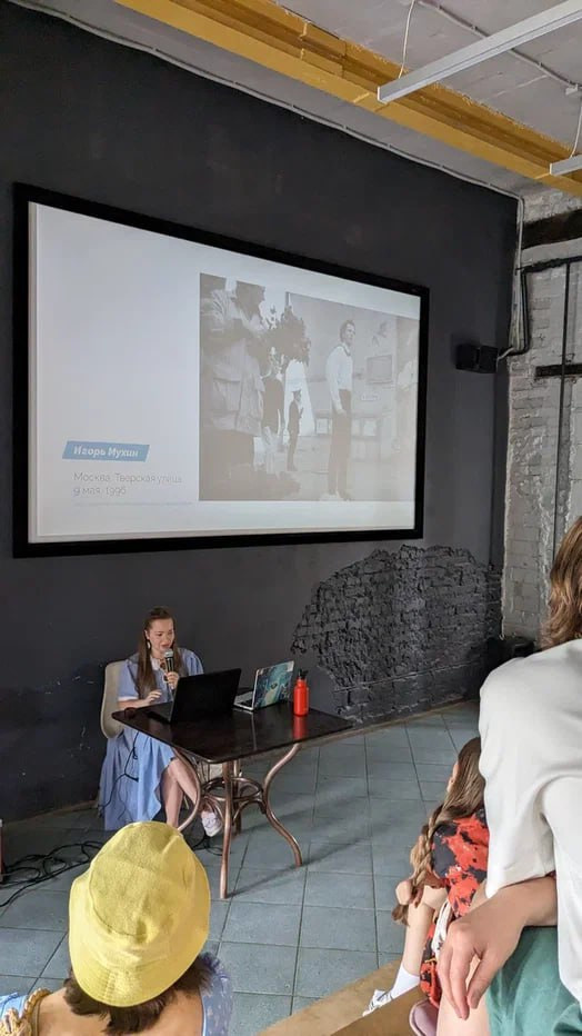 Olga Mikhalchuk is reading a lecture at Trokotazhka place. Olga Mikhalchuk, visual artist