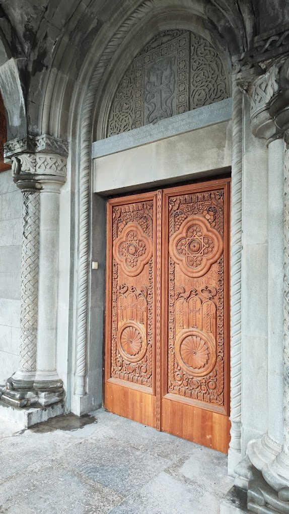 Локации для фотосессии в Ялте. Профессиональная фотосъемка в Крыму. Натуральные эмоции и живые кадры. Забронируйте дату прямо сейчас!