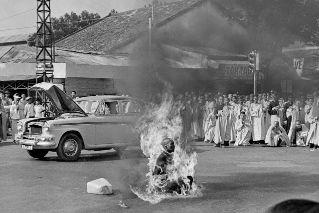 История одного кадра. Кто и как снял «Самосожжение монаха» / Здесь о фотографиях и фотографах