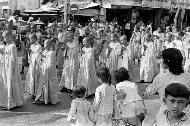 История одного кадра. Кто и как снял «Самосожжение монаха» / Здесь о фотографиях и фотографах