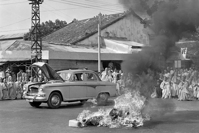 История одного кадра. Кто и как снял «Самосожжение монаха» / Здесь о фотографиях и фотографах