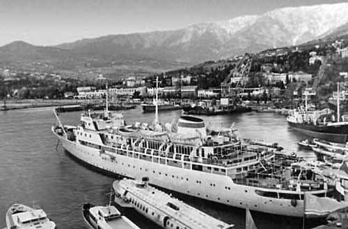 Локации для фотосессии в Ялте. Профессиональная фотосъемка в Крыму. Натуральные эмоции и живые кадры. Забронируйте дату прямо сейчас!