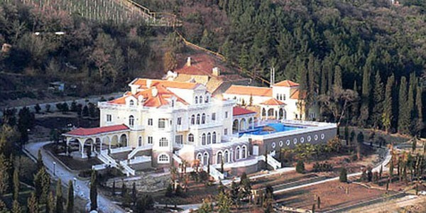 Локации для фотосессии в Ялте. Профессиональная фотосъемка в Крыму. Натуральные эмоции и живые кадры. Забронируйте дату прямо сейчас!