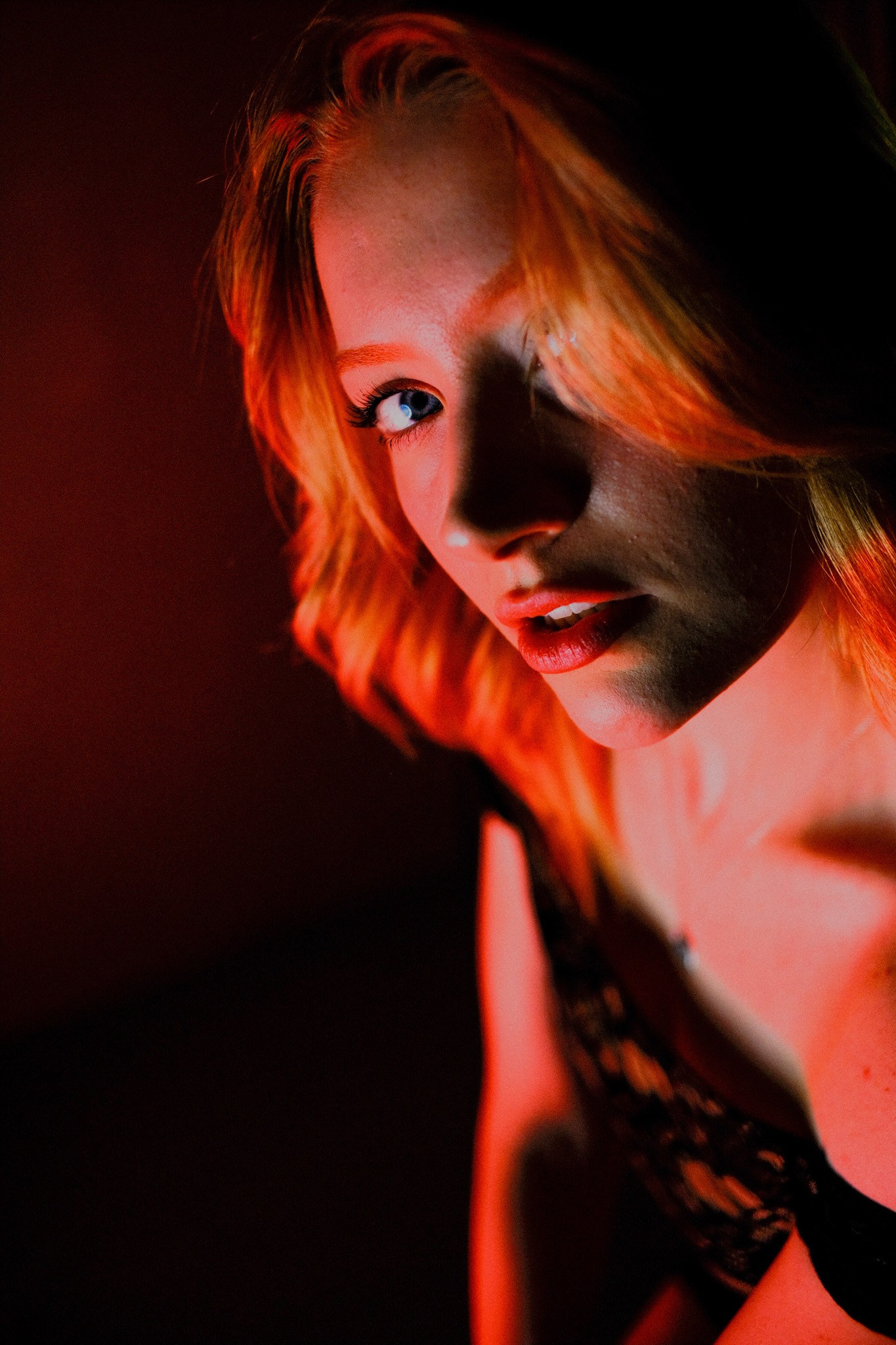 Works. Фотограф с цветным светом и оператор в Москве | Лиля Кичигина