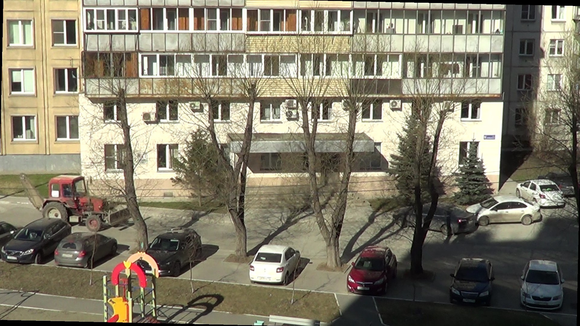 Набережная, д. 9. Исчезание. Художник Олег Семёновых