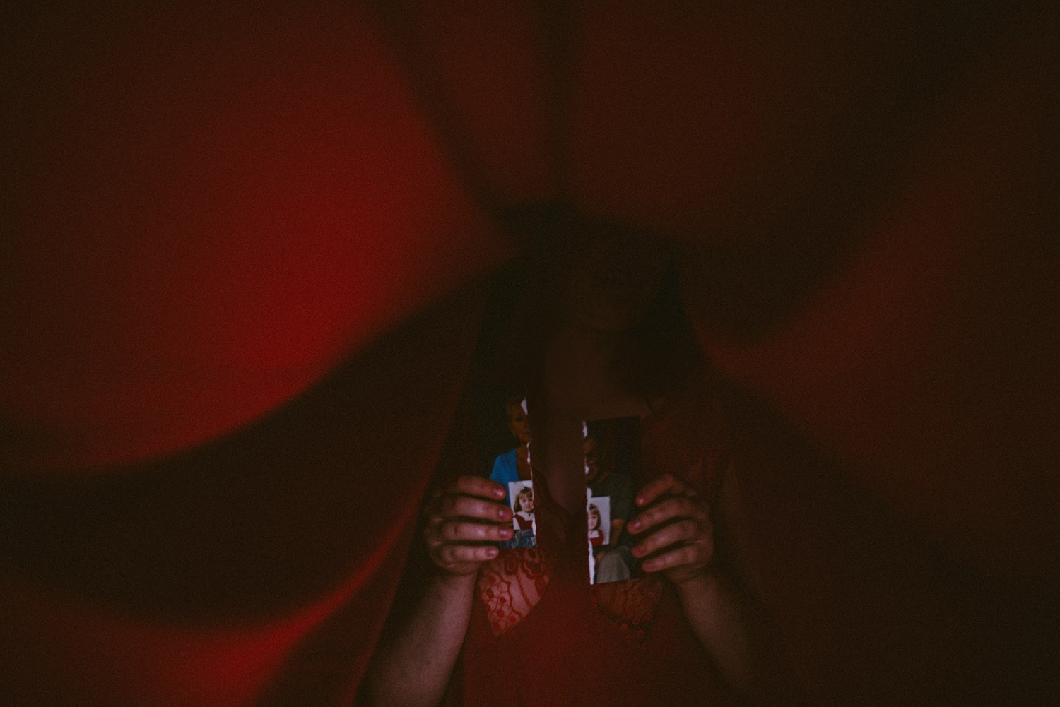 Красная сорочка. Дарья Пянзина | фотограф |междисциплинарная художница