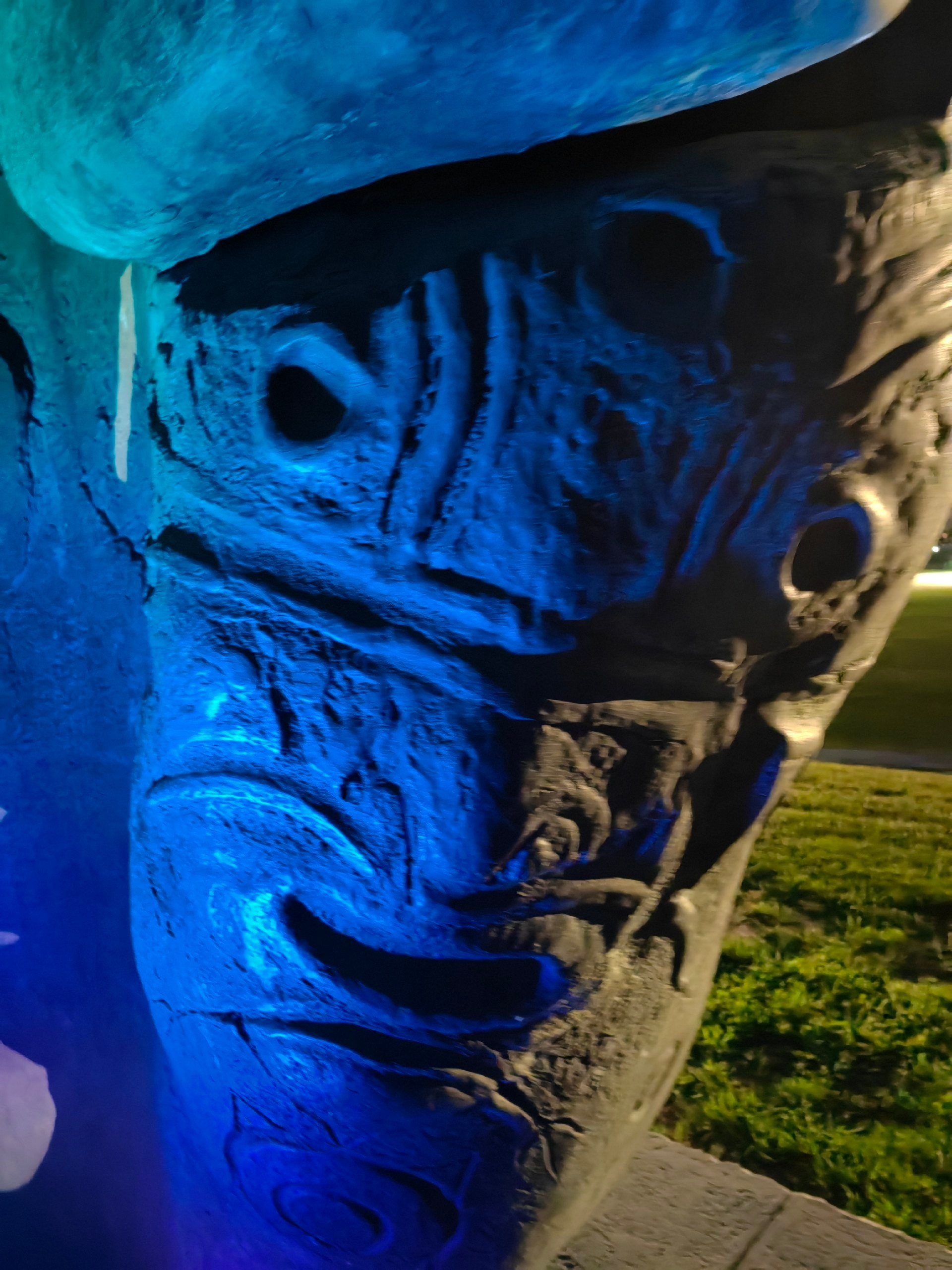 экскурсии Красноярск достопримечательности интересные места в Красноярске что посмотреть где побывать Сибирь скульптура Трасформация скульптор Даши Намдаков памятник СФУ фотосессия фотограф Красноярск индивидуальный личный гид по городу путеводитель Красноярск туризм