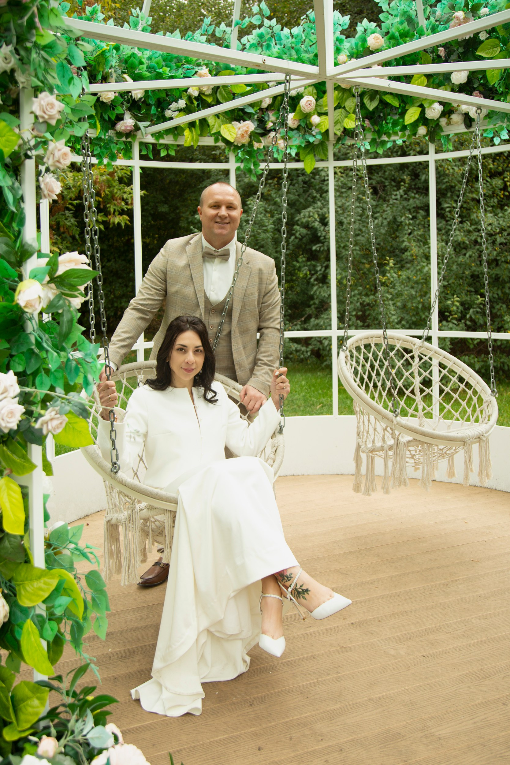 Свадебная фотосессия бракосочетания во Дворце Алексея Михайловича в Коломенском в Москве для Ирины и Андрея. Фотосессия в студии в Москве от профессионального фотографа услуги по доступным ценам