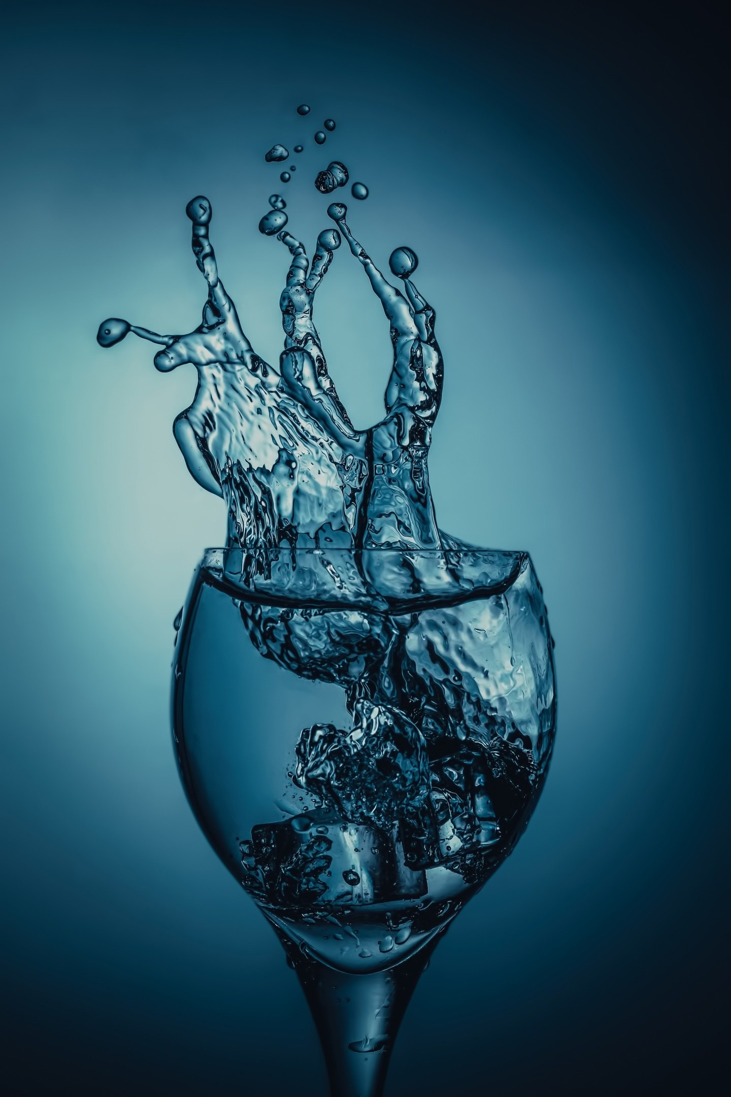 Рекламная фотосъёмка бокала с водой в Воронеже