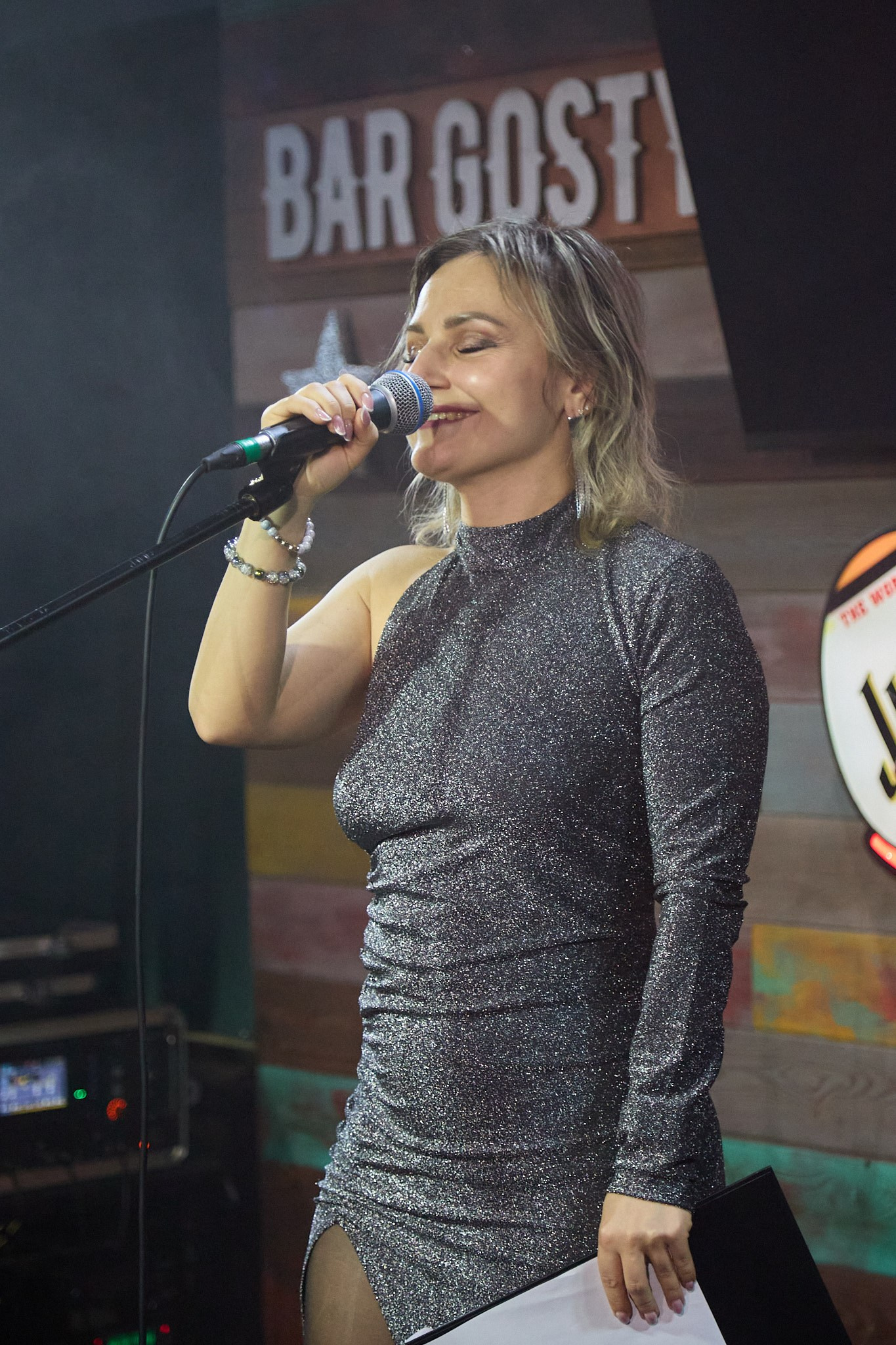 Концерт в баре «Гости». Фотограф Омск | Александр Вандеров