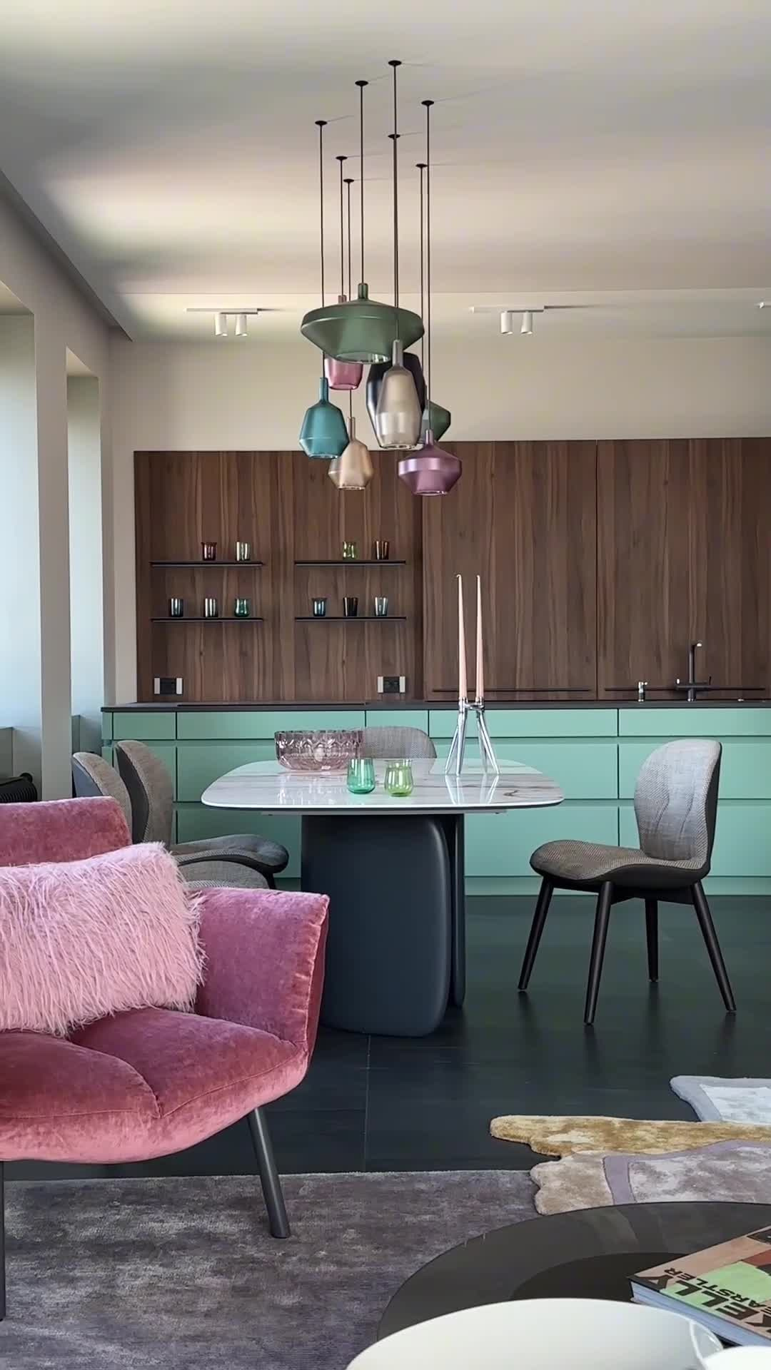 Reels: Пентхаус с яркими акцентами. Интерьерный фотограф Дима Птицын и стилист Дарья Копылова