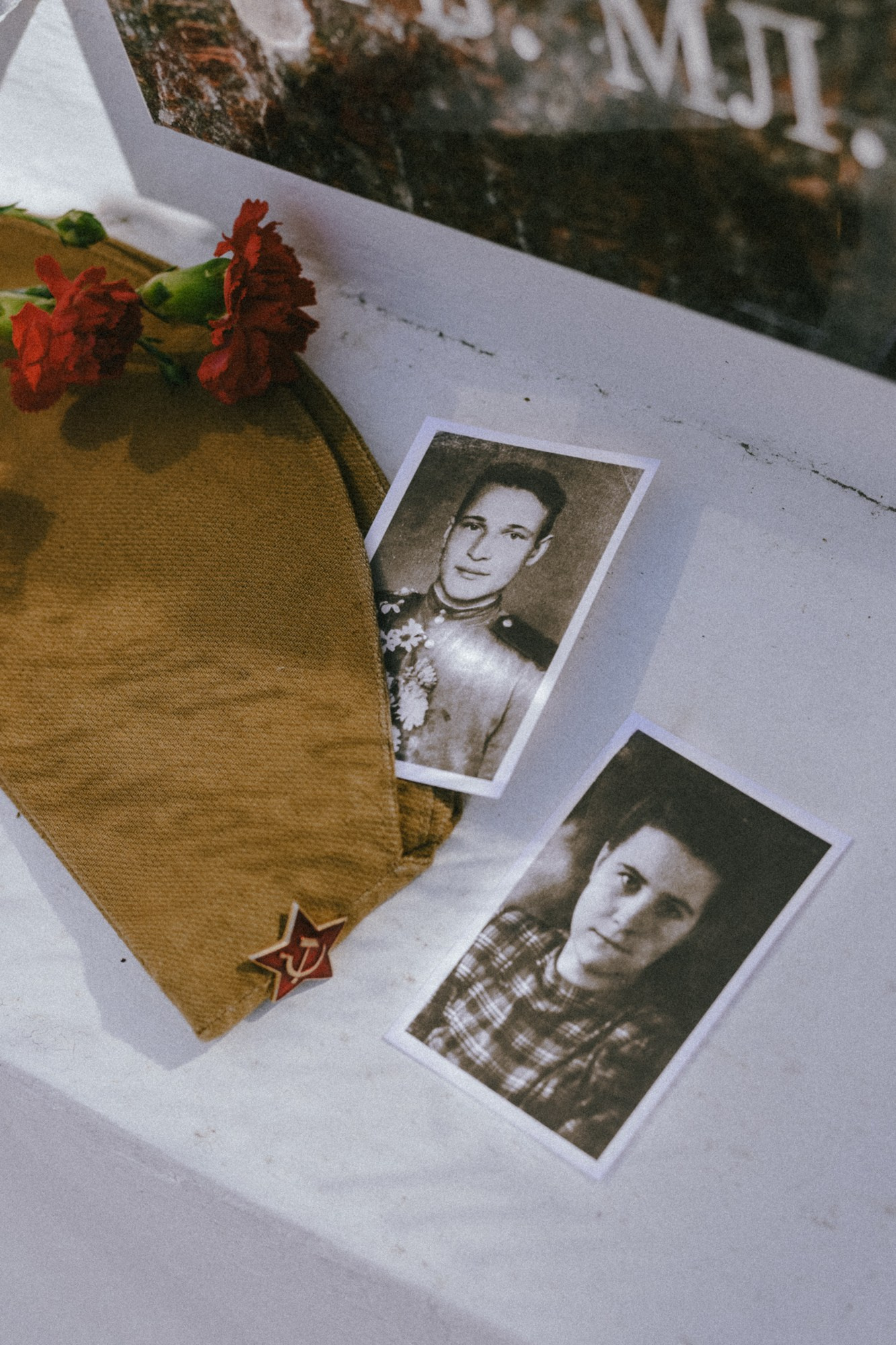 Тематическая фотосессия в стиле военных лет. Съемка в яблоневой роще и на Площади памяти в Тюмени. Авторский фотопроект «Женя. Грани»