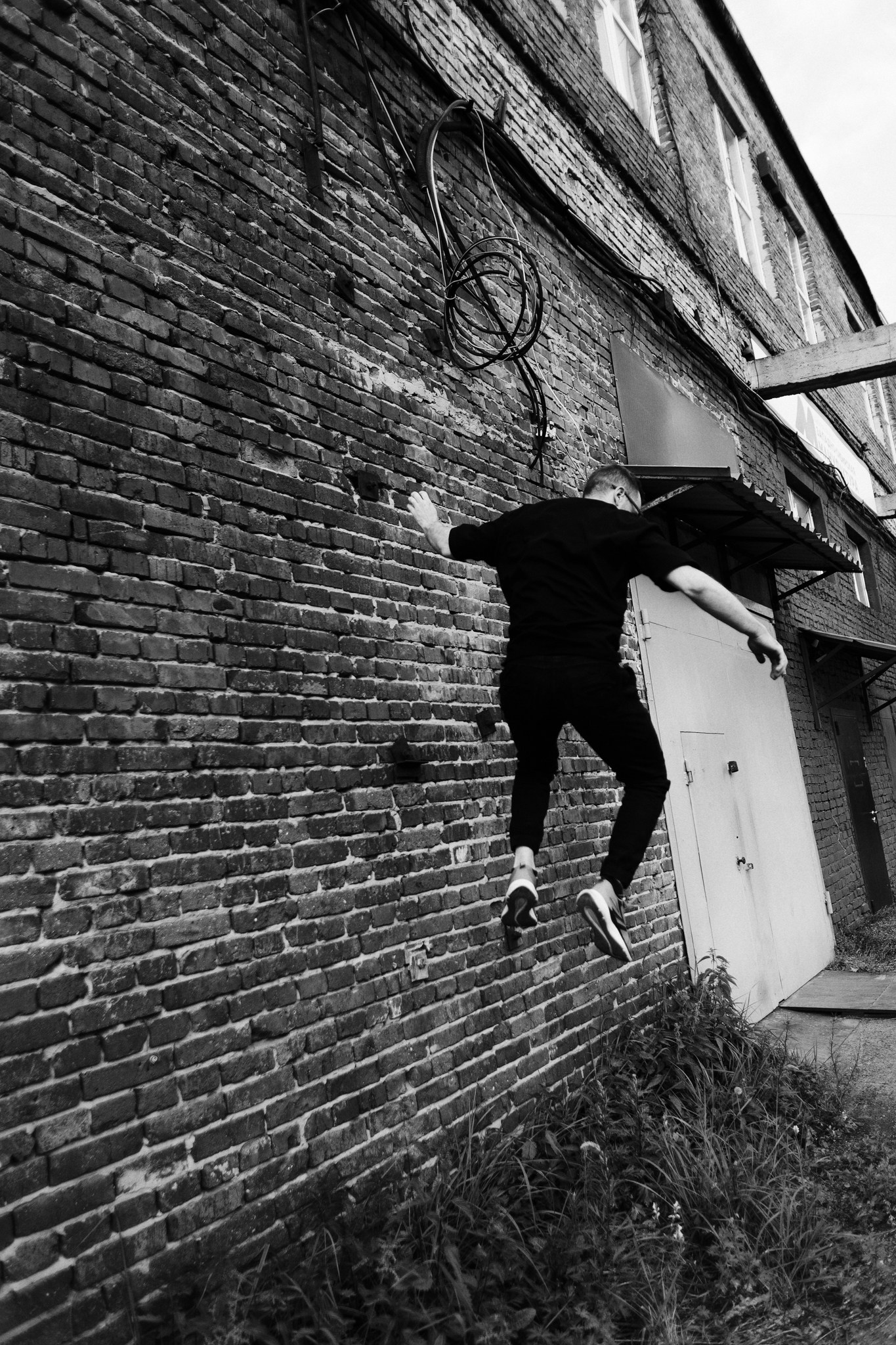 Атмосферный мужской портрет: боулдеринг и спорт как искусство.