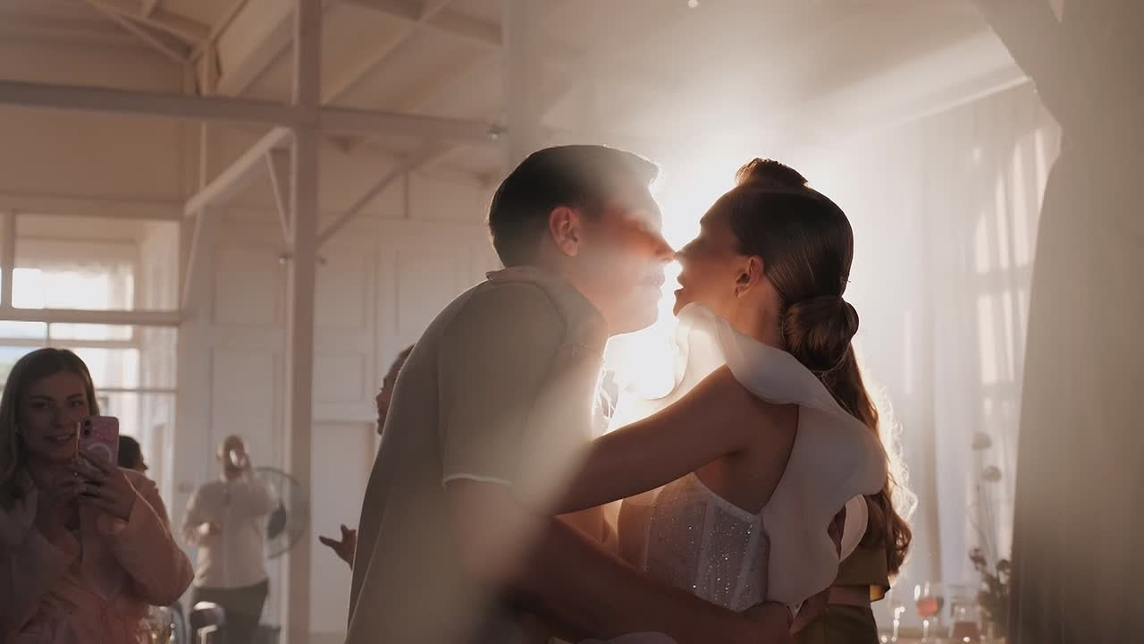 Видео Поддубный Дом у моря. Подрядчики и друзья сети свадебных площадок House for wedding