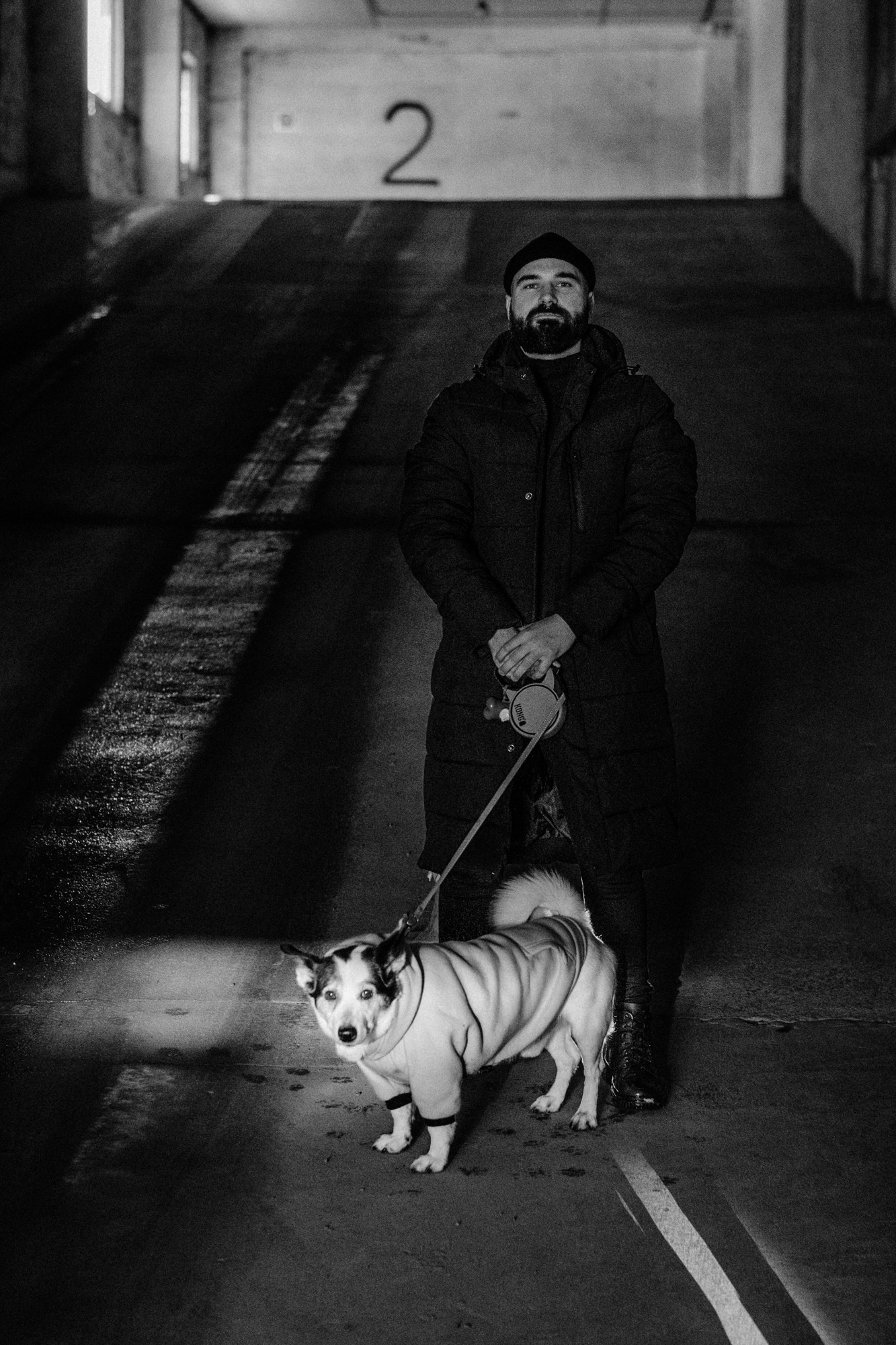 Съемка с животными на улице: искренние эмоции и зимняя атмосфера.