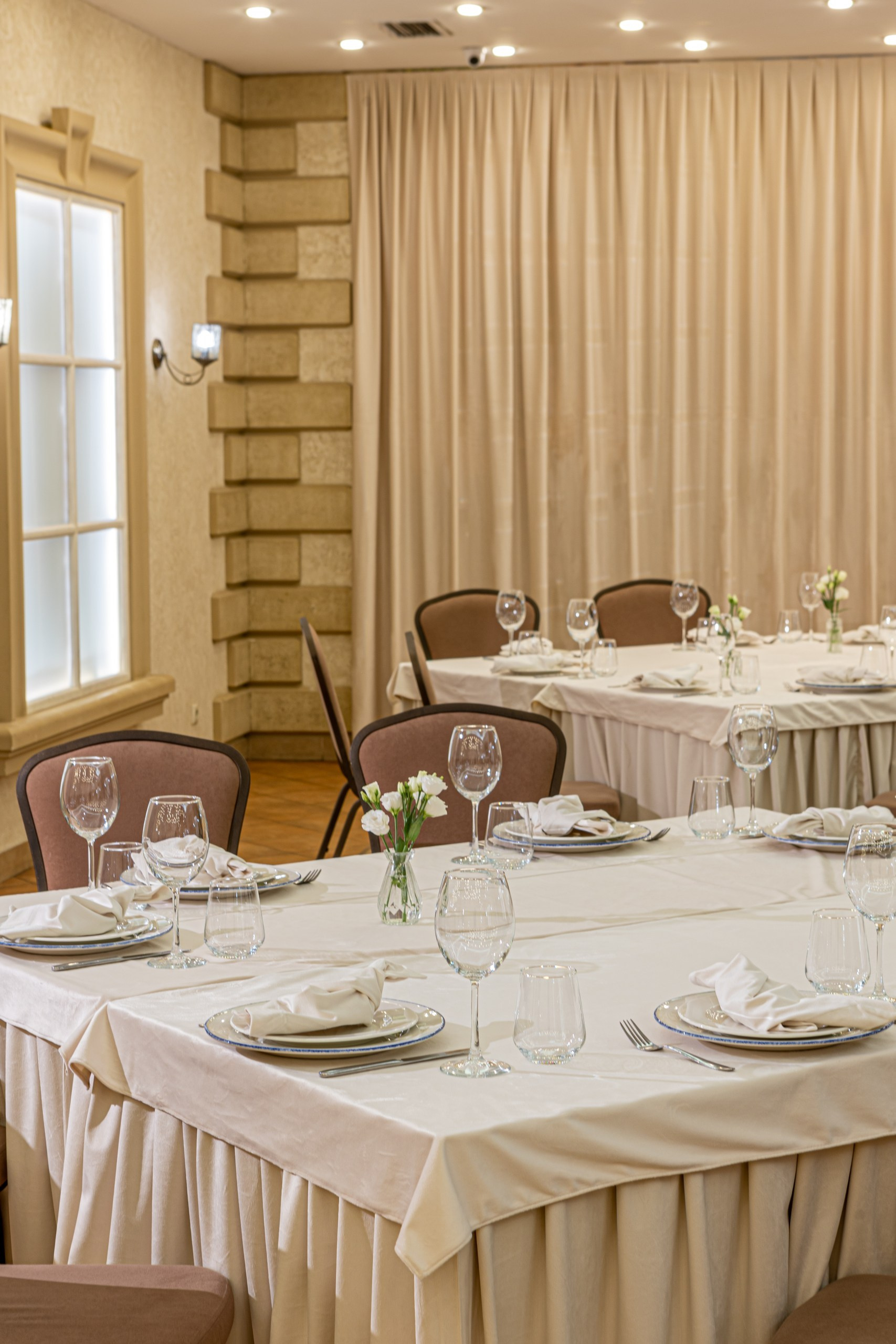 Банкетный зал ресторана Дача. Фотограф в Оренбурге. Профессиональный фотограф