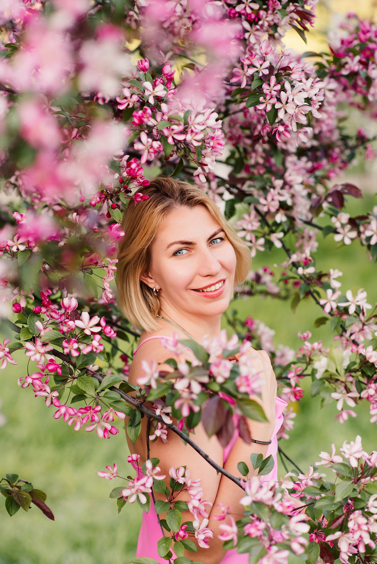 Фотосессия в яблонях в СПб, Фотосессия в цветении СПб. Семейный и Свадебный фотограф. Санкт-Петербург. Пушкин